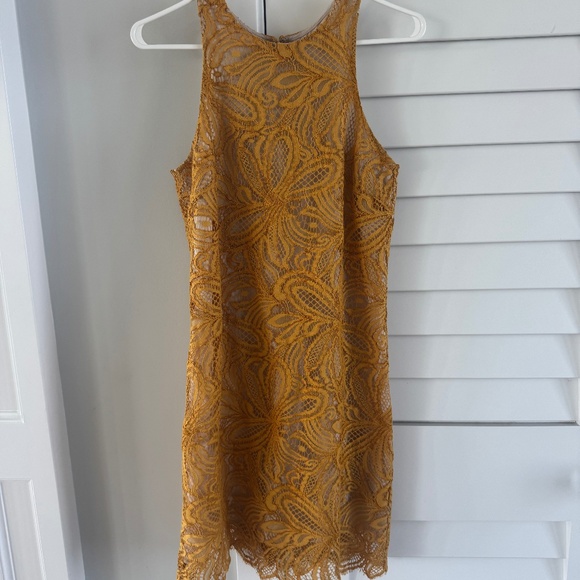 Dresses - Picture 1 of 10